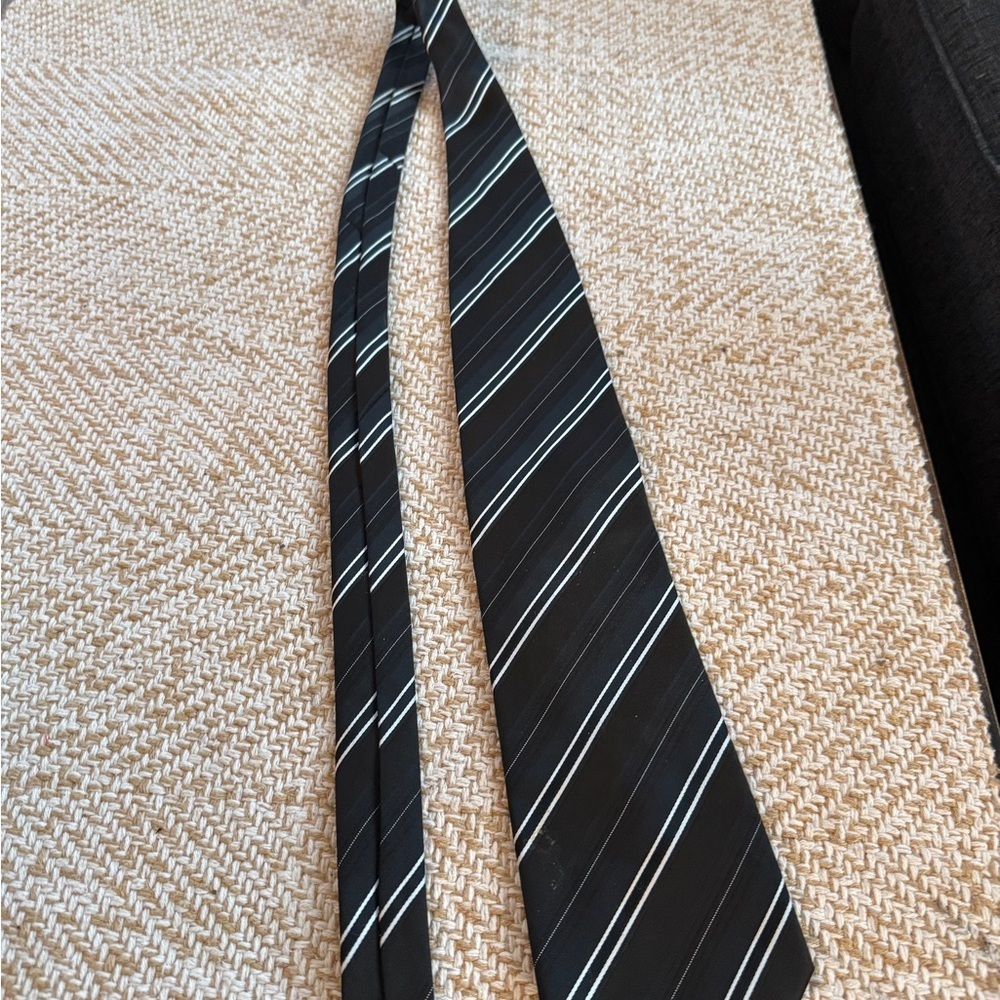Venetto collection Classic dark blue black  and White Striped Tie
